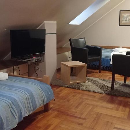 Car Royal Apartments And Rooms Novi Sad Exterior foto