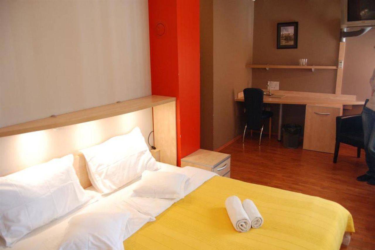 Car Royal Apartments And Rooms Novi Sad Exterior foto