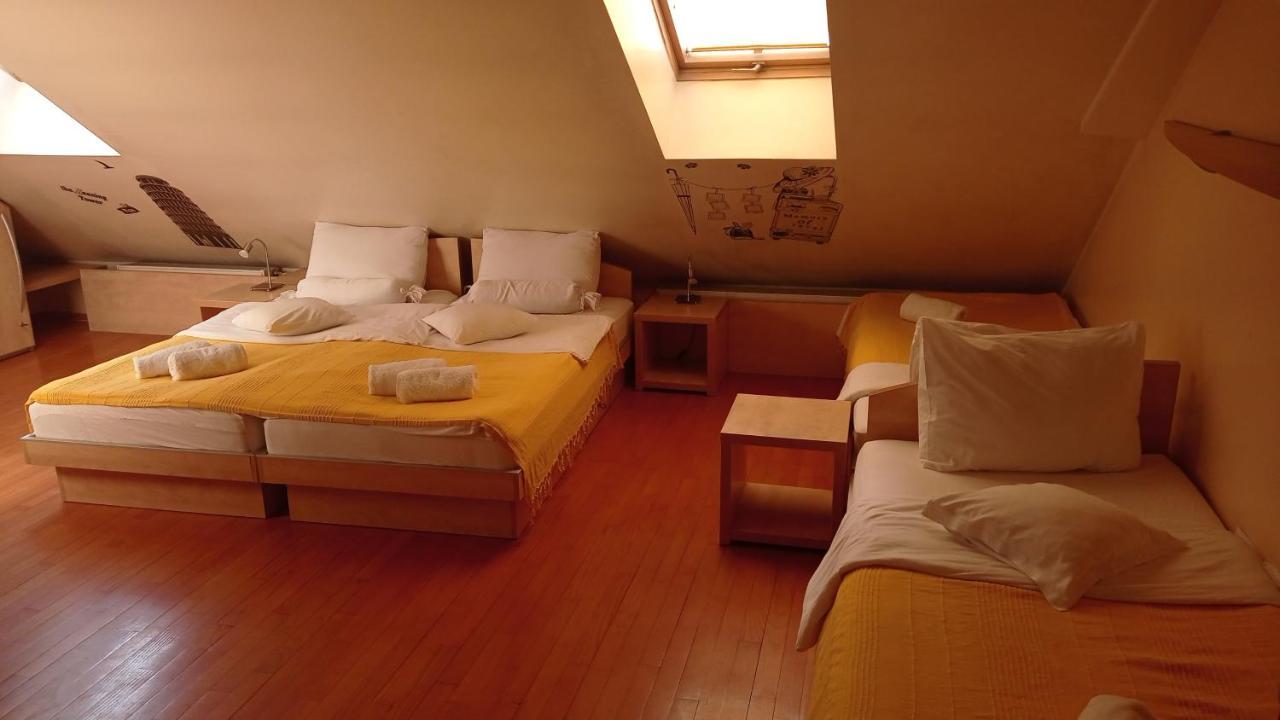 Car Royal Apartments And Rooms Novi Sad Exterior foto