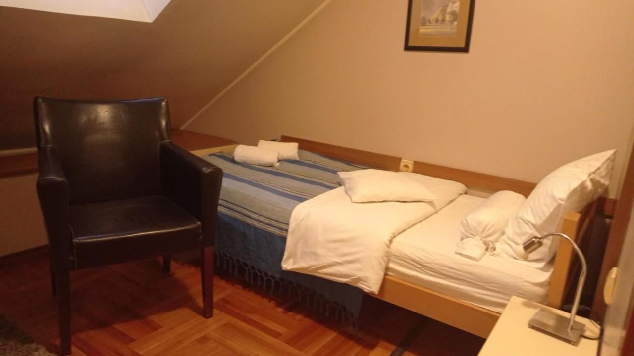 Car Royal Apartments And Rooms Novi Sad Exterior foto